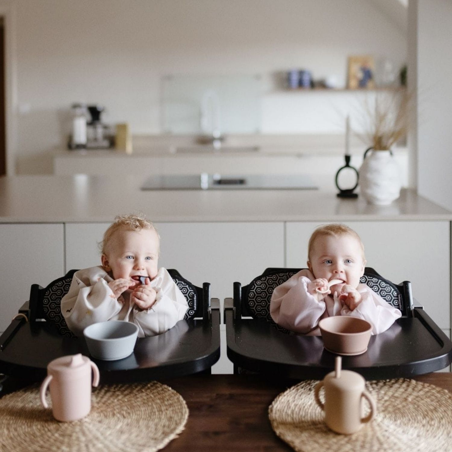 Bavoir à manches - Cerises – Image 2