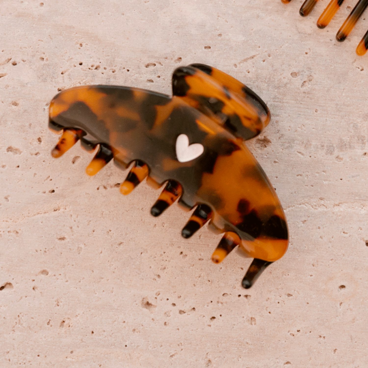 Pince croco léopard coeur