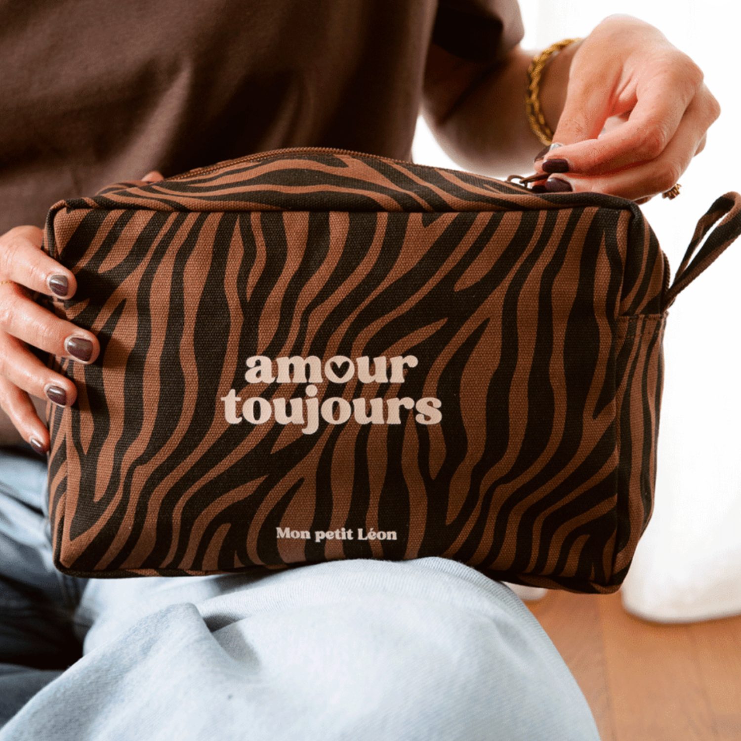 Trousse de toilette zèbre marron Amour toujours