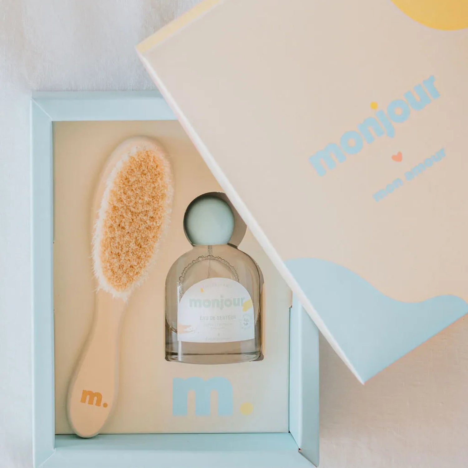 Coffret naissance “Mon Amour” – Eau de senteur & brosse douce