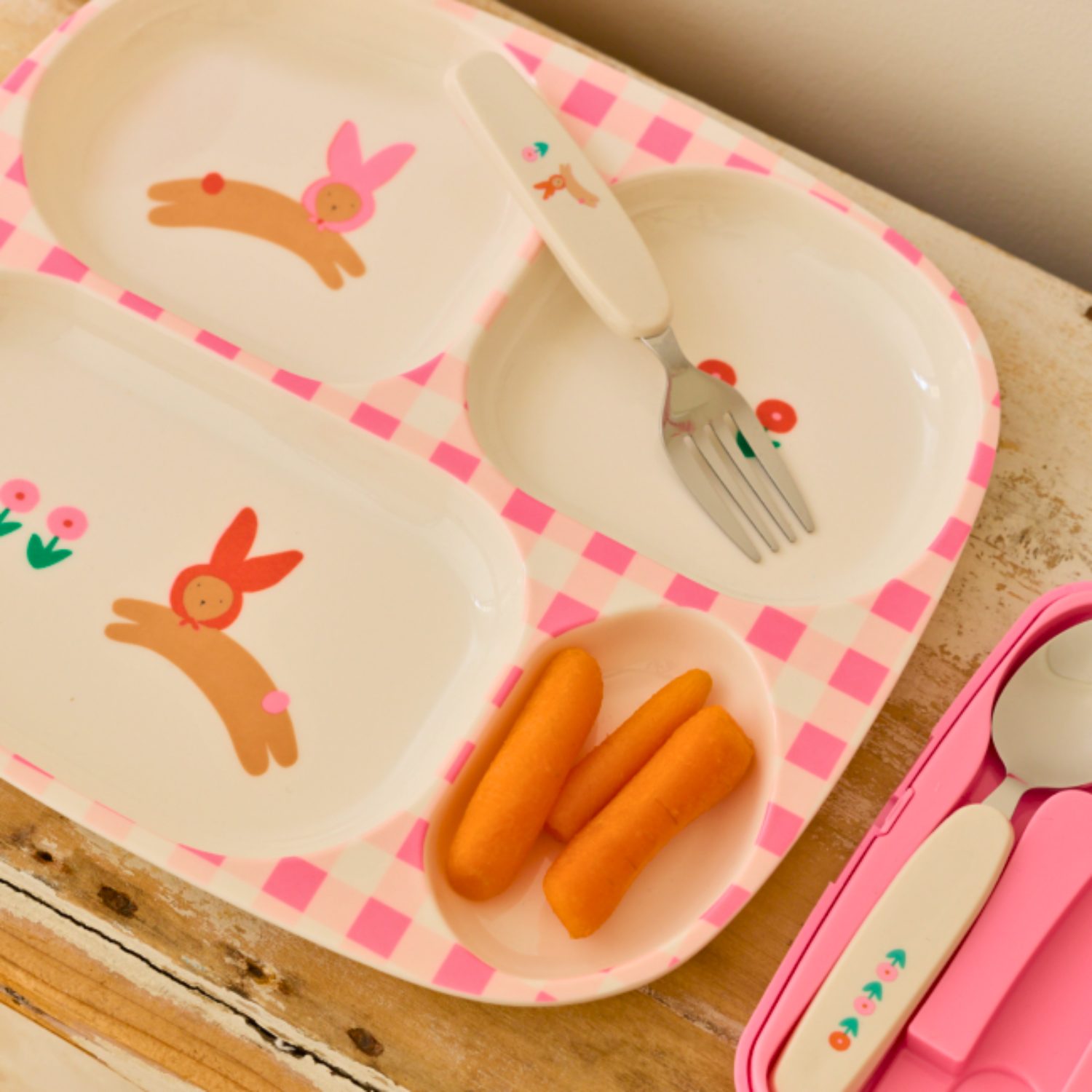 Assiette à compartiments lapin rose – Chichi Pompon