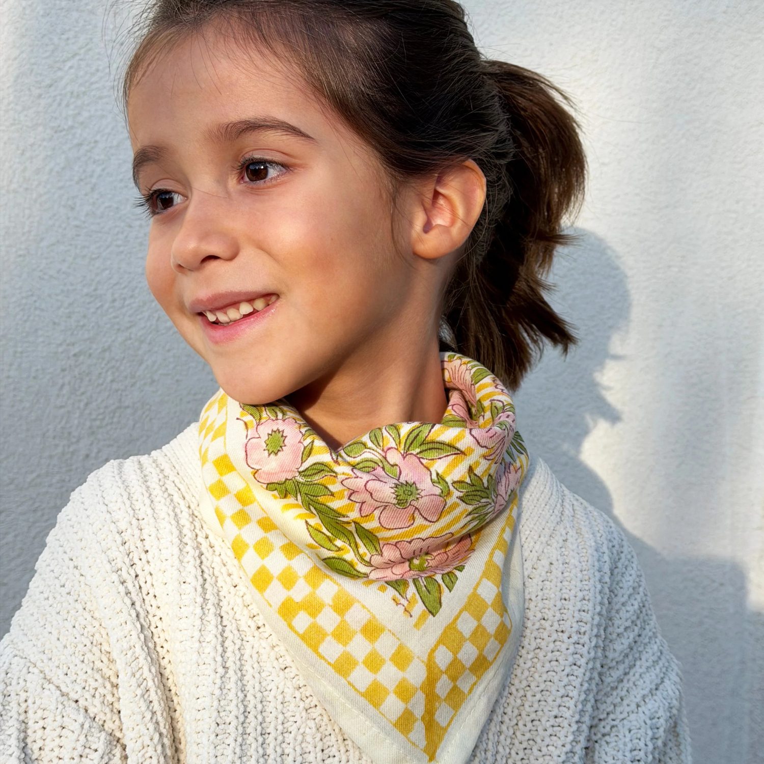 Petit foulard Oscar – Pivoine jaune 50x50 cm – Image 2