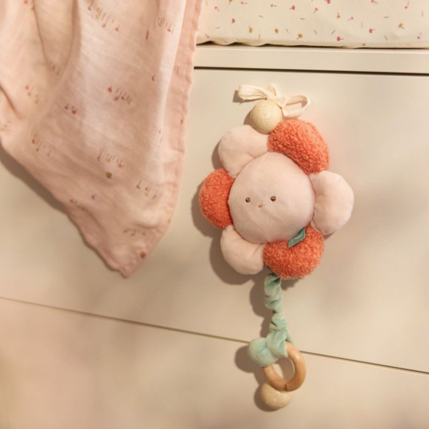 Peluche musicale – Pretty Picnic Flower – Image 3