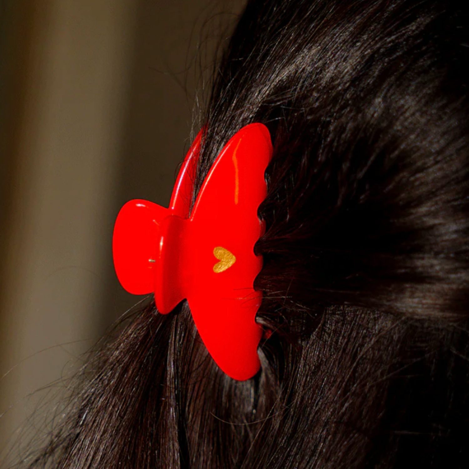 Petite pince crabe rouge coeur doré – Image 2