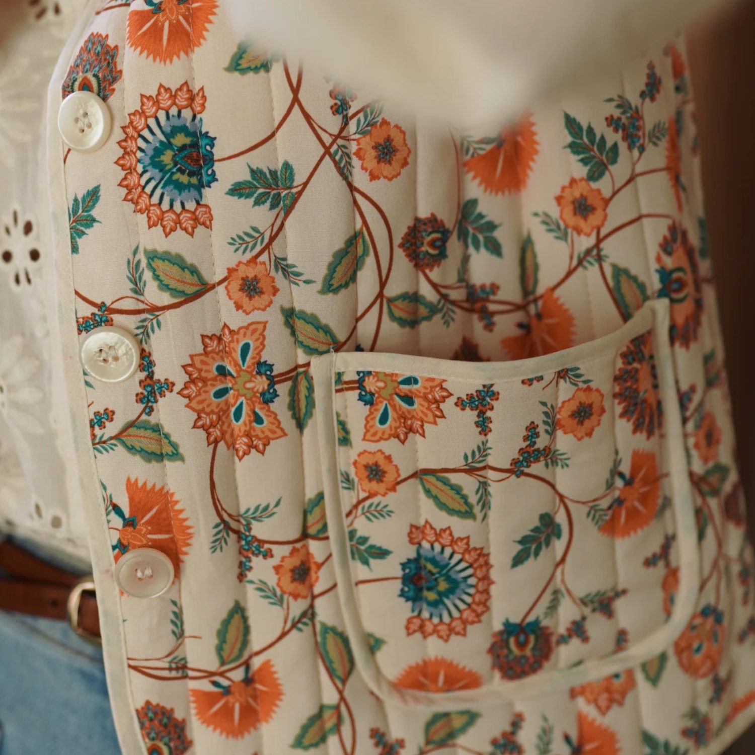 Veste Martie sans manches beige fleurs - S/M – Image 2