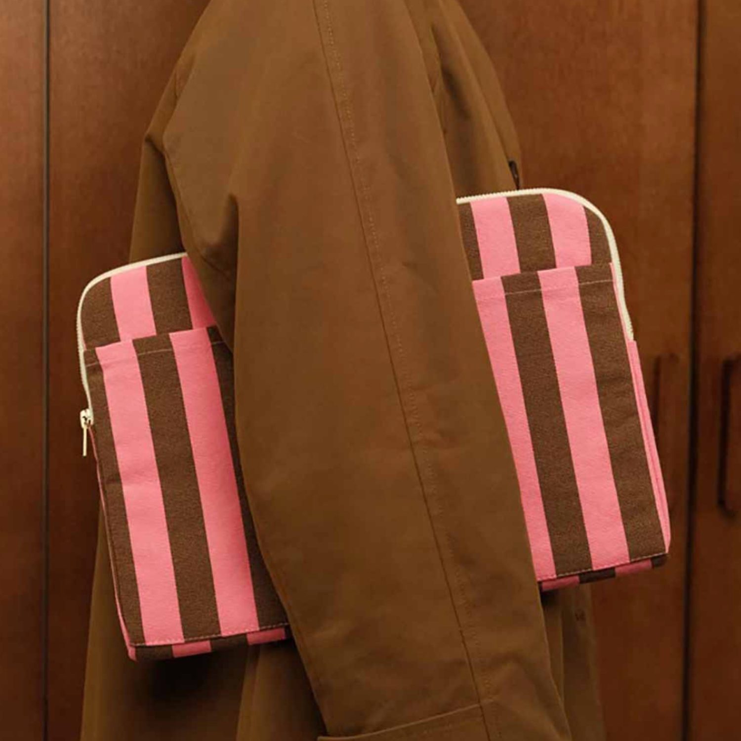 Pochette ordi stripes Pink/olive – Image 2