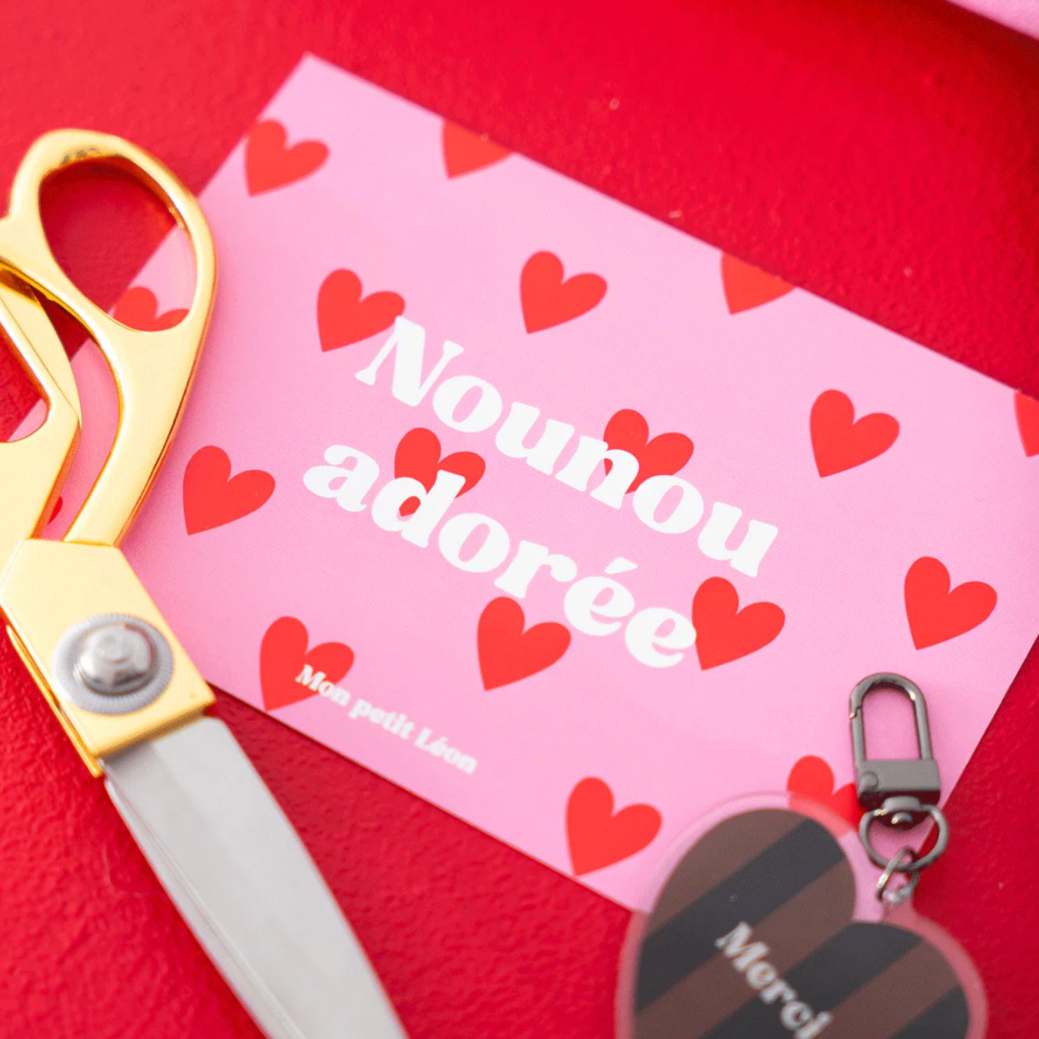 Carte Nounou adorée rose coeurs rouges