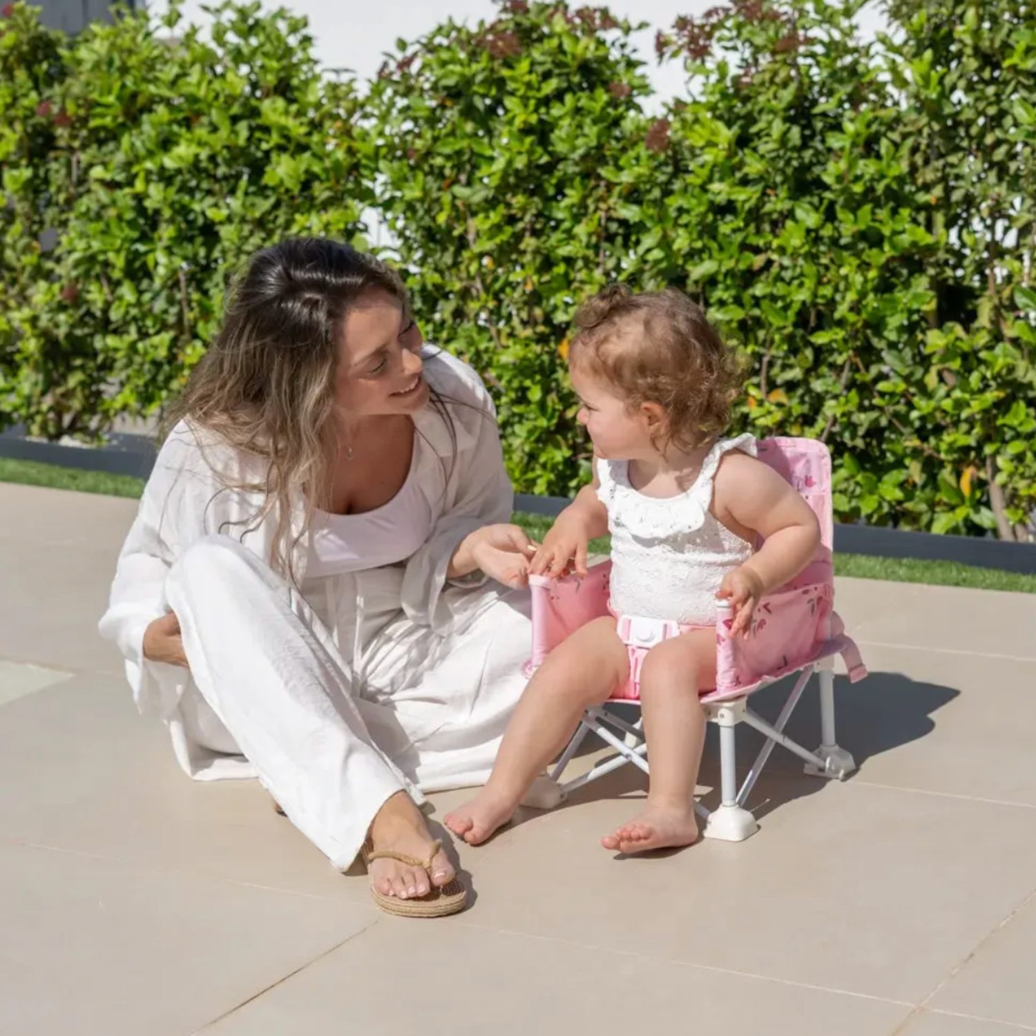 Chaise rose + petit plateau – Image 2