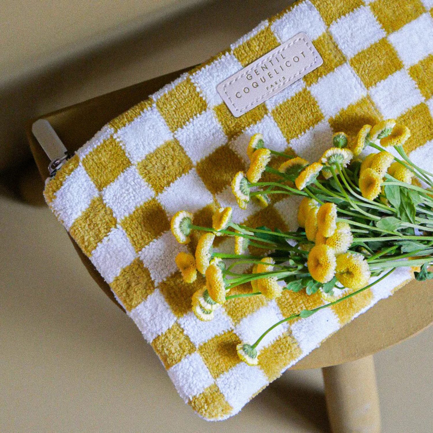 Pochette éponge damier – Ocre