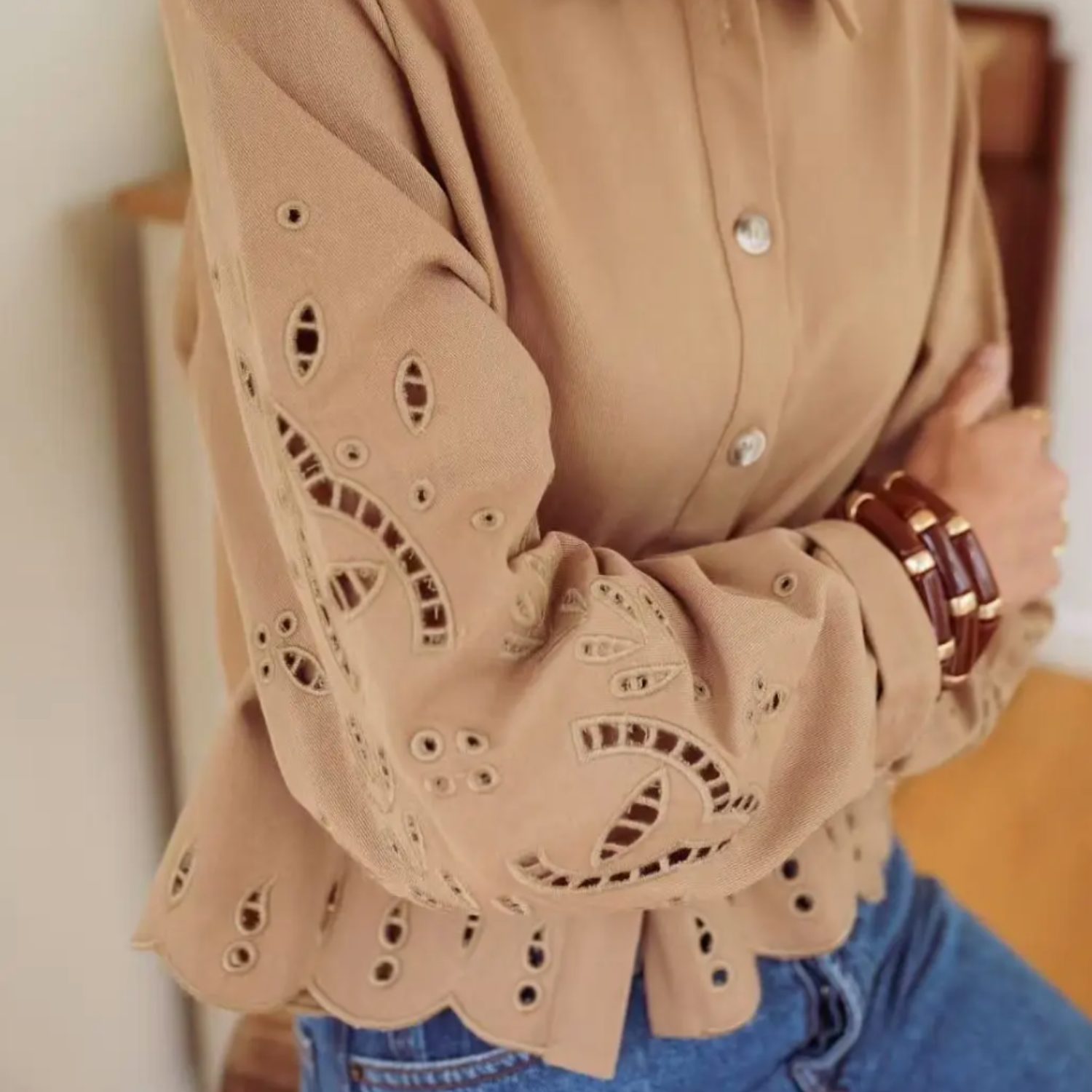 Chemise camel manches brodées M/L – Image 3