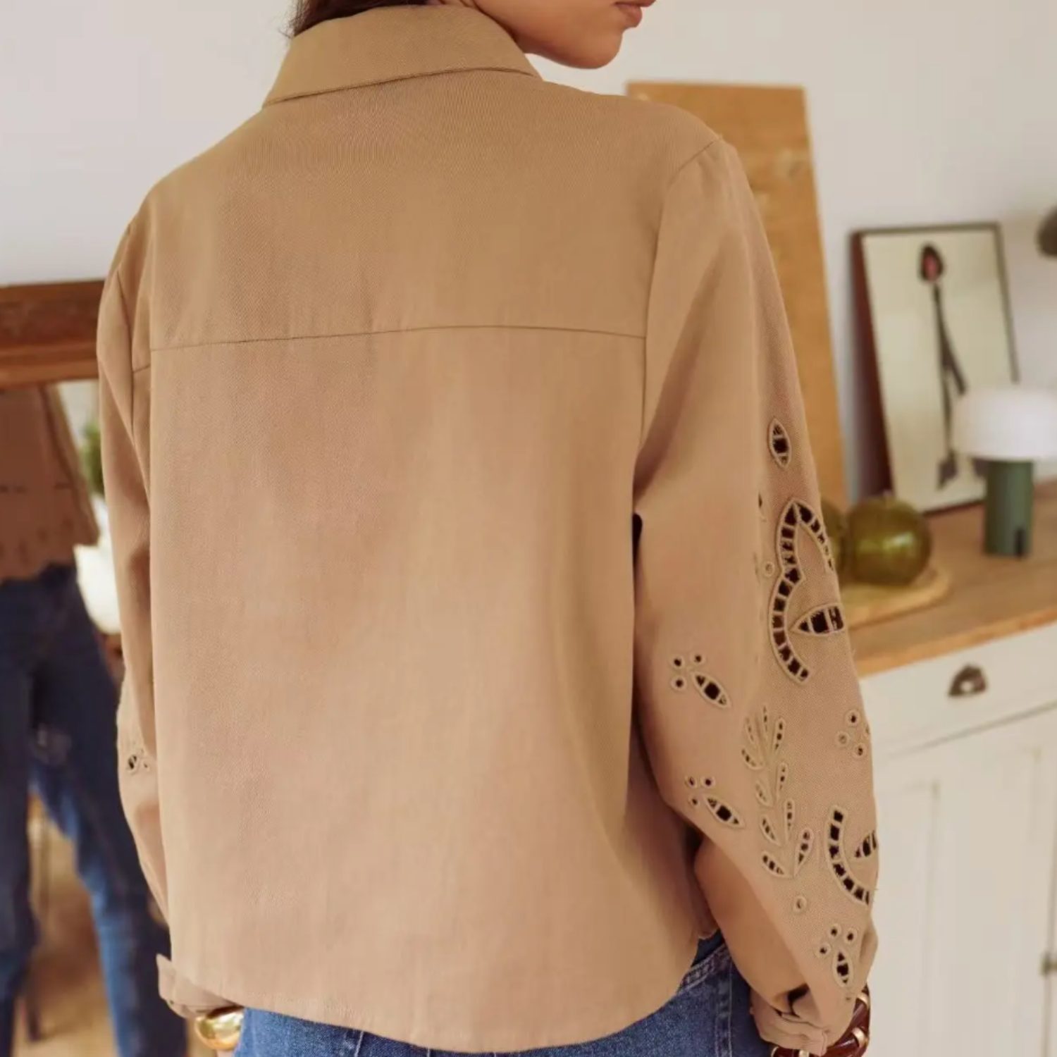Chemise camel manches brodées M/L – Image 2