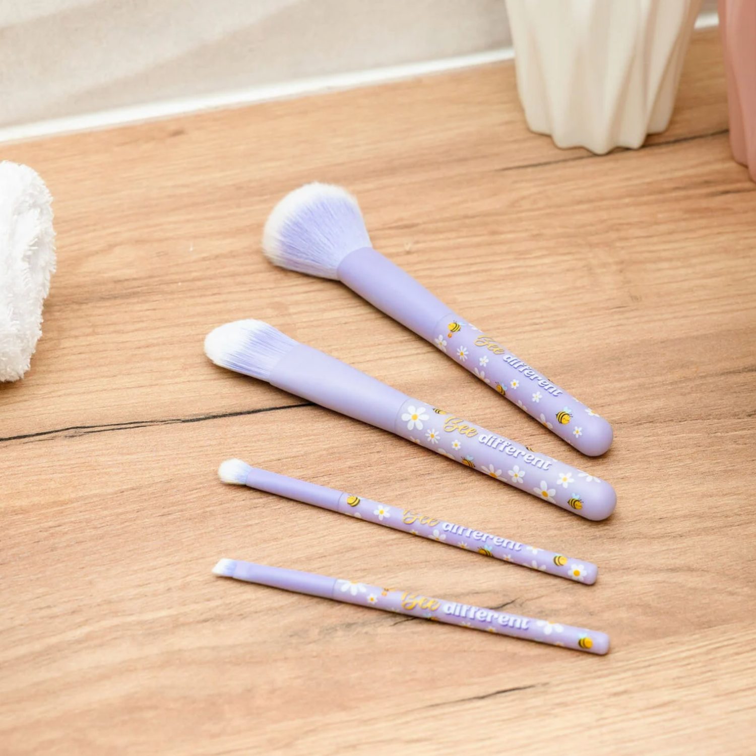 Set de 4 pinceaux maquillage abeille – Image 3