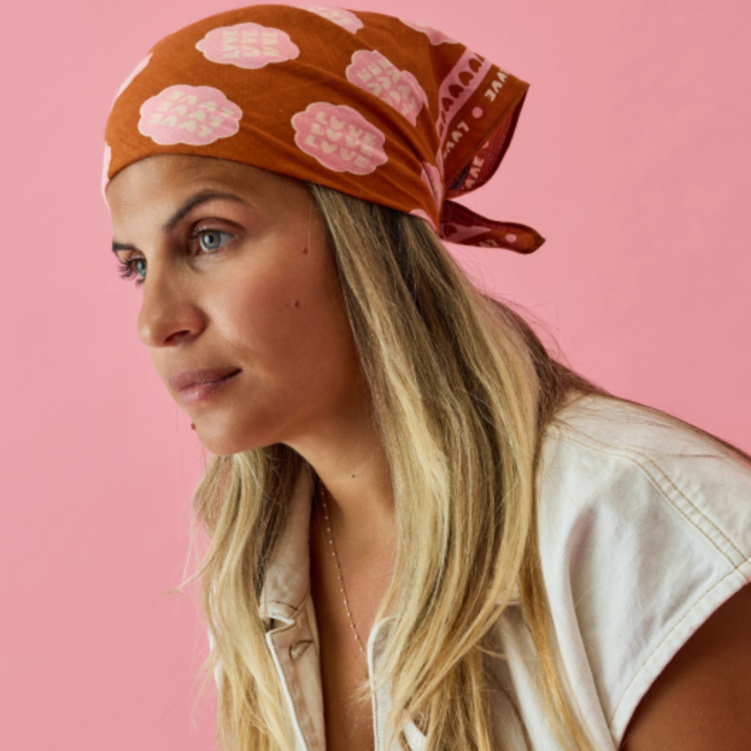 Petite foulard Lollilove marron motif rose – Image 2